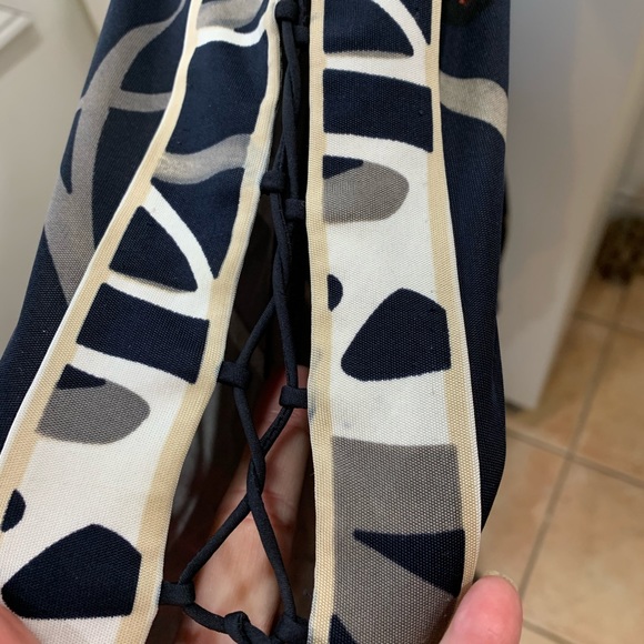 ELIE TAHARI pullover top - Picture 5 of 5